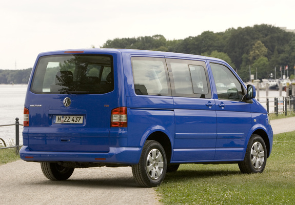 Images of Volkswagen T5 Multivan Comfortline 2003–09