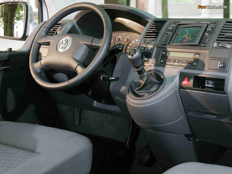 Pictures of Volkswagen T5 Multivan Comfortline 2003–09 (800 x 600)