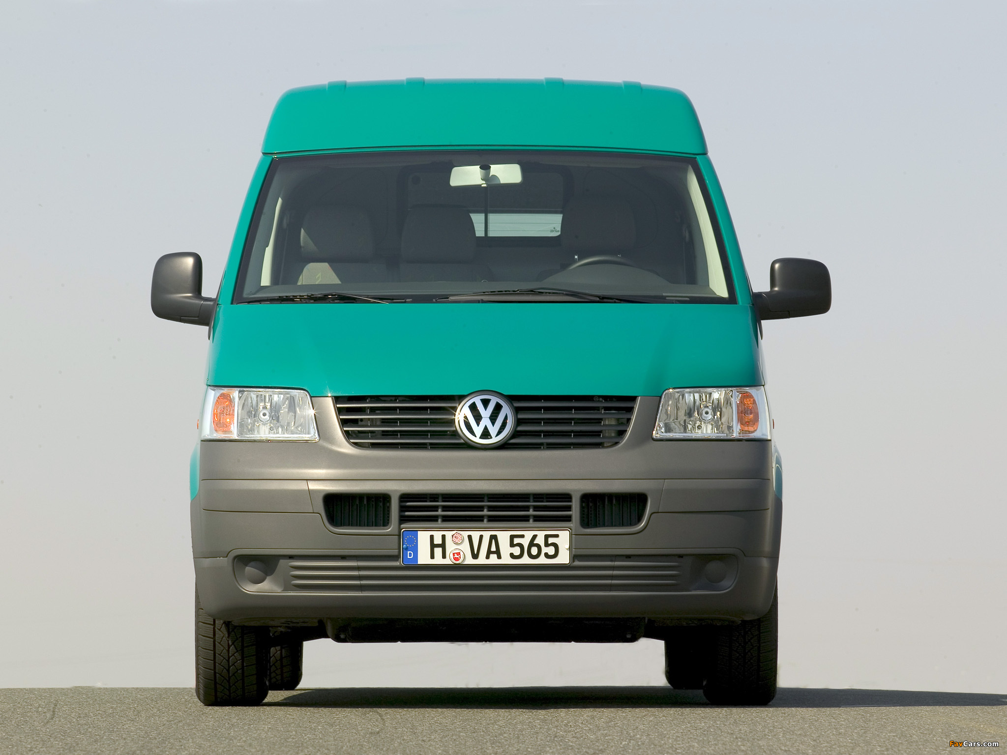 Volkswagen T5 Transporter Van Medium High Roof 2003–09 wallpapers (2048 x 1536)