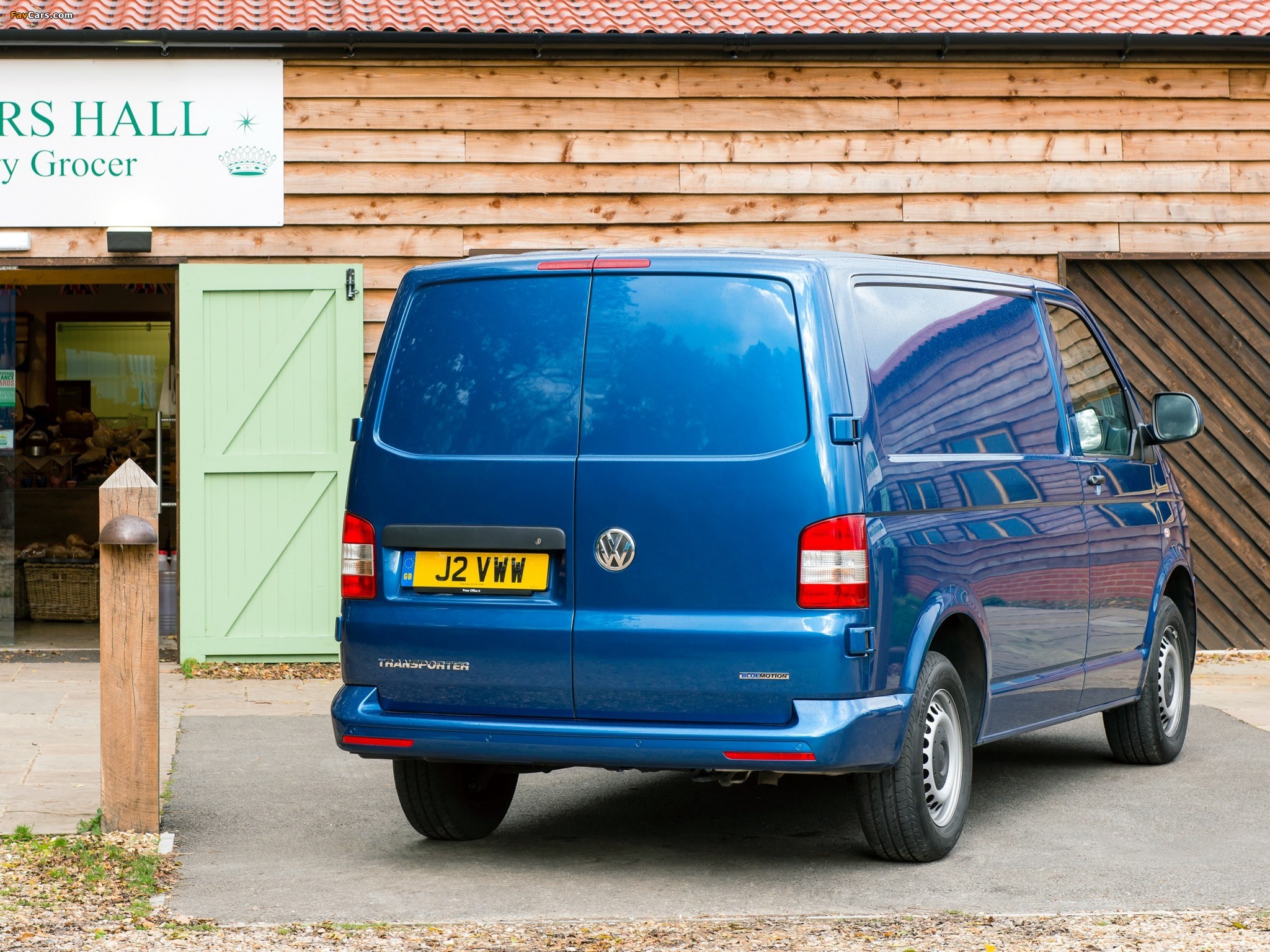 Volkswagen T5 Transporter BlueMotion Van UK-spec 2012 wallpapers (2048 x 1536)