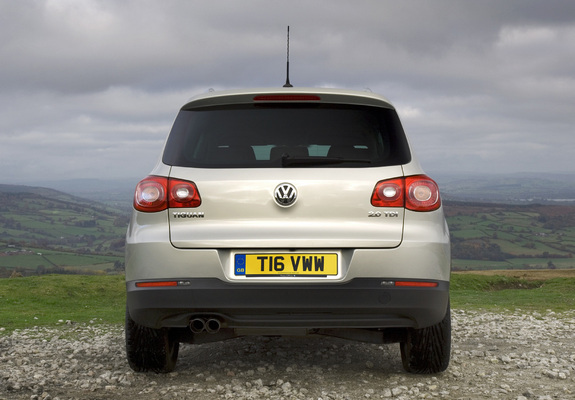 Volkswagen Tiguan UK-spec 2008–11 photos