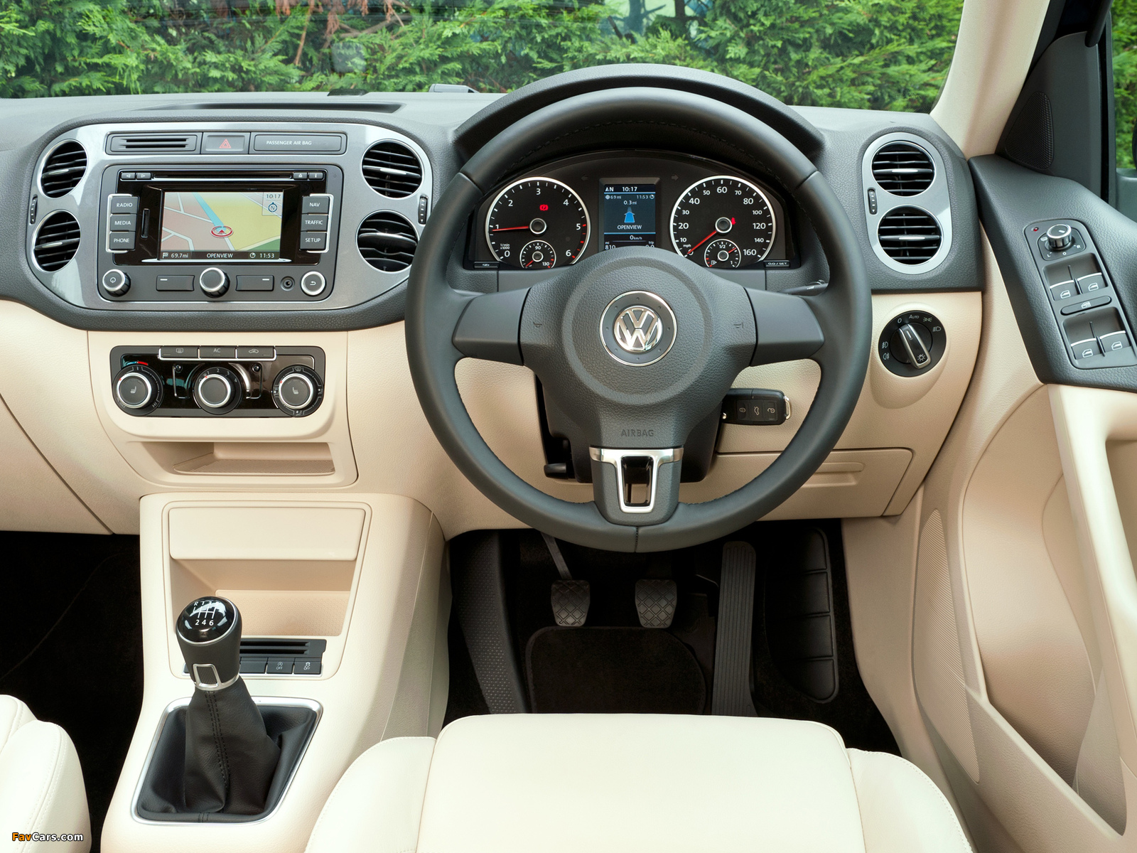 Volkswagen Tiguan Track & Style UK-spec 2011 images (1600 x 1200)