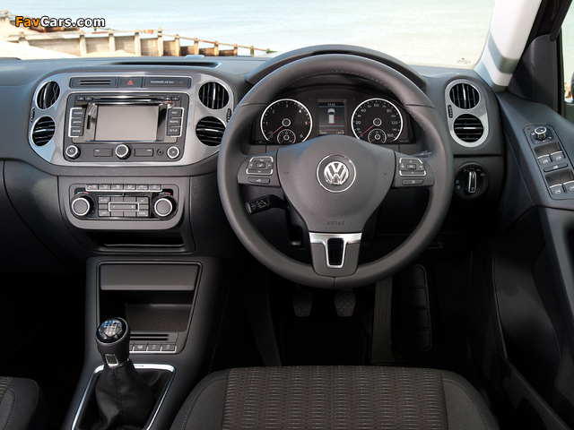 Volkswagen Tiguan Sport & Style UK-spec 2011 wallpapers (640 x 480)