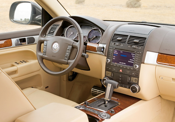 Images of Volkswagen Touareg V10 TDI 2007–09