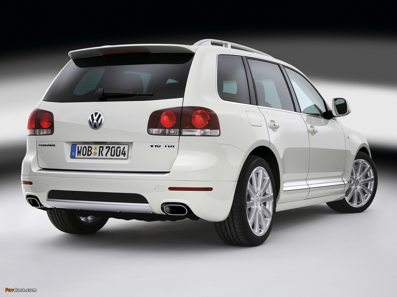 Images of Volkswagen Touareg V10 TDI R-Line 2007–09 (1280 x 960)