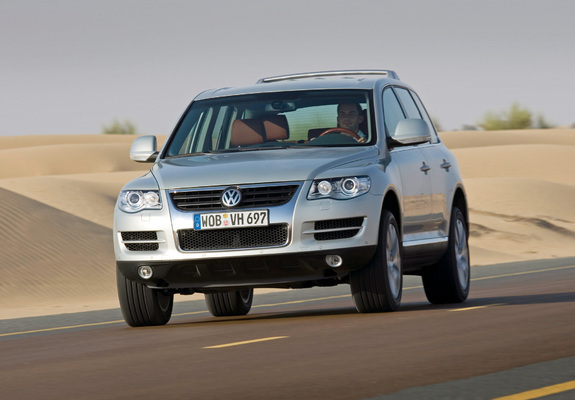 Pictures of Volkswagen Touareg V6 TDI 2007–10