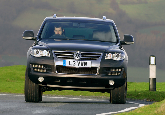 Volkswagen Touareg V6 TDI UK-spec 2007–10 images