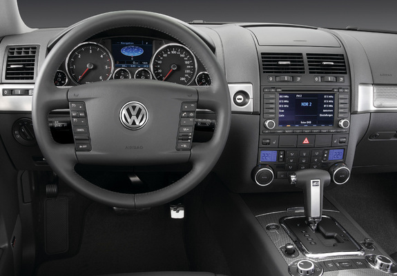 Volkswagen Touareg V10 TDI R-Line 2007–09 images