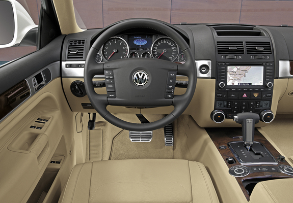 Volkswagen Touareg V8 US-spec 2007–09 wallpapers