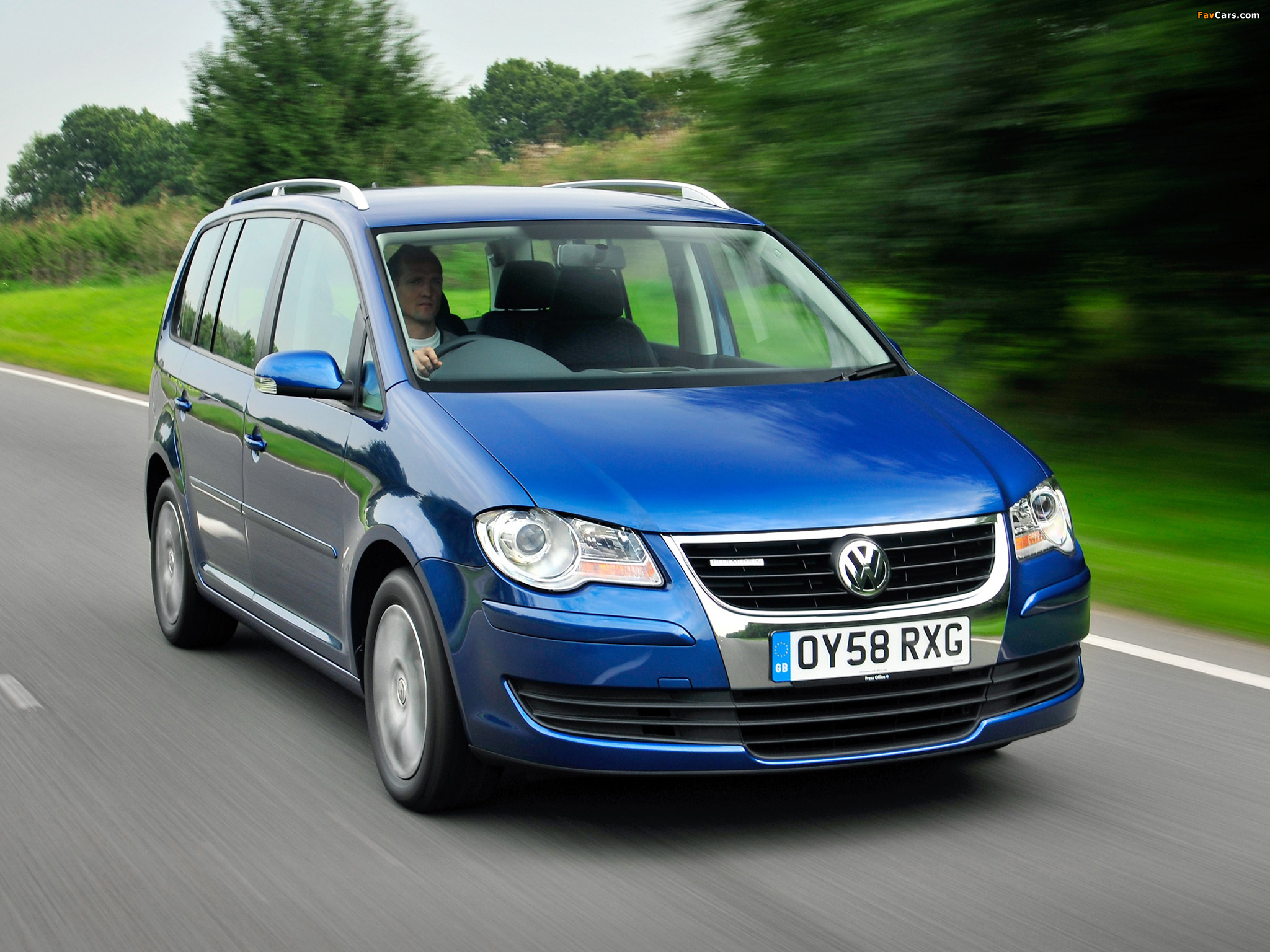 Images of Volkswagen Touran BlueMotion 200810 (2048x1536)