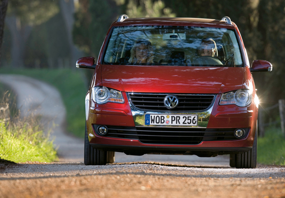 Volkswagen Touran 2006–10 photos