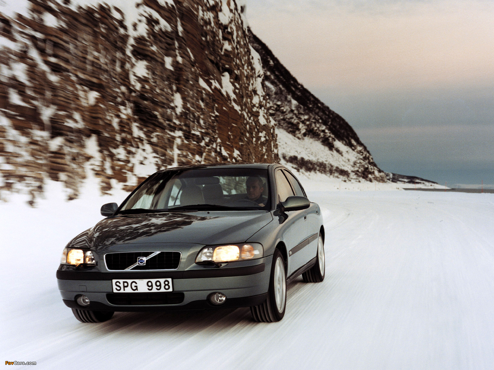 Pictures of Volvo S60 AWD 2002–04 (1600 x 1200)