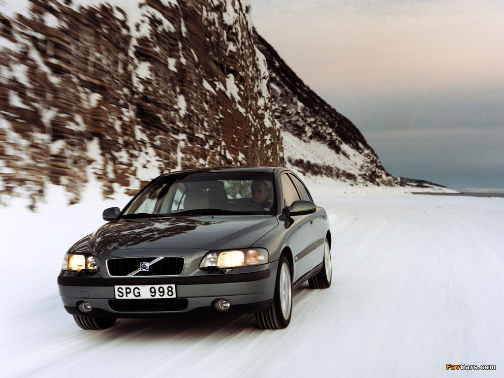Pictures of Volvo S60 AWD 2002–04 (1024 x 768)