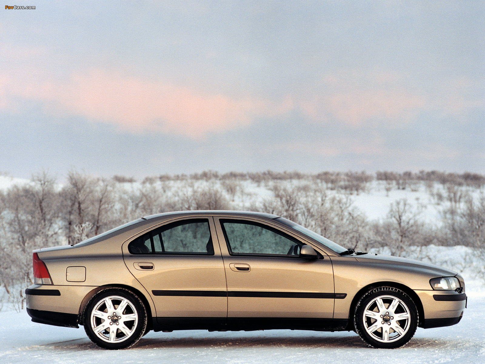 Pictures of Volvo S60 AWD 2002–04 (1600 x 1200)