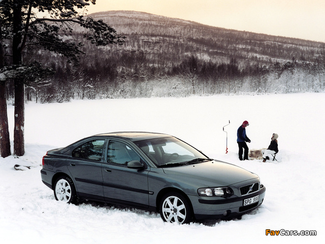Pictures of Volvo S60 AWD 2002–04 (640 x 480)