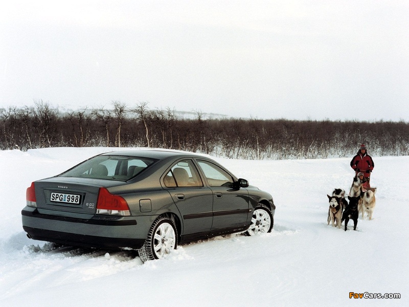 Volvo S60 AWD 2002–04 photos (800 x 600)