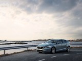 Pictures of Volvo V40 T4 Momentum 2016