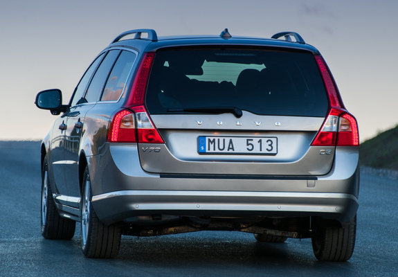 Pictures of Volvo V70 D3 2009–13