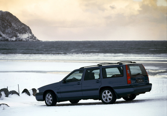 Pictures of Volvo V70XC 1997–2000